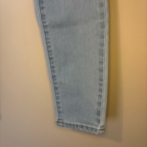 Universal Thread Women’s Mid-Rise Jegging Light Wash Jeans Size 8 - Picture 2 of 11